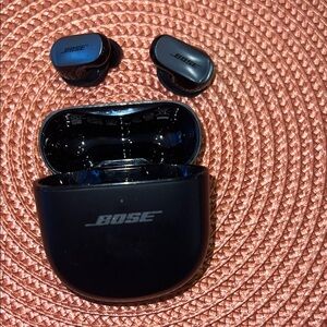 Bose Black True Wireless Earbuds with Case